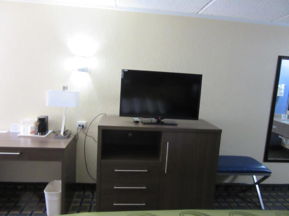 Quality Inn & Suites Near Six Flags East Atlanta Exterior foto